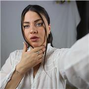 Insegnante per aiuto compiti dalle scuole elementari e medie e superiori