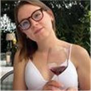 Studentessa universitaria impartisce lezioni di inglese