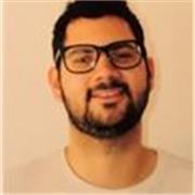 Profesor de Geografía e Historia imparte clases