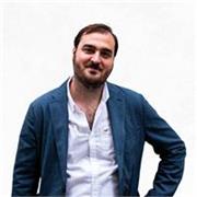 Un professeur natif enseigne l'espagnol en ligne, de manière dynamique et agréable!