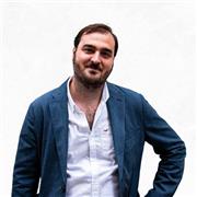 Un professeur natif enseigne l'espagnol en ligne, de manière dynamique et agréable!