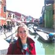 Profesora de inglés para estudiantes tanto de ESO, Bachillerato y Universidad, como formadora para empresas. Experiencia en centros docentes públicos