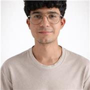 Estudiante ultimo semestres de física de la universidad nacional para clases