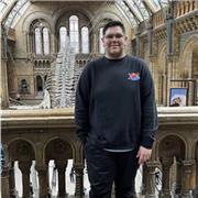 Biólogo con máster en microbiología. Experiencia en clases de más de dos años en matemáticas, física, química y biología.