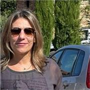 Laureata ed esperta in lezioni private e di gruppo, impartisce lezioni di italiano a stranieri con un surplus, cioè uso un metodo, un approccio che cerca di coinvolgere pienamente i ragazzi creando in loro curiosità