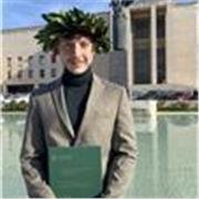 Laureato in Scienze Farmaceutiche Applicate, offre lezioni private e aiuto compiti da remoto in Matematica, Biologia e Chimica. 