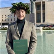 Laureato in Scienze Farmaceutiche Applicate, offre lezioni private e aiuto compiti da remoto in Matematica, Biologia e Chimica.