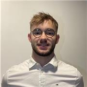 Etudiant en communication qui donne des cours particuliers aux plus jeunes