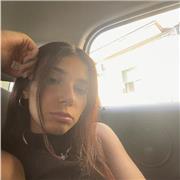 Me defino una persona muy sociable, directa y paciente. No tengo experiencia en dar clases, pero mi lengua madre es italiano, de manera que tendría mucha confianza a la hora de enseñarlo a alguien. Me gustaría dar clases a chic@s que quieren aprender o ne