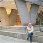 Profesora de francés dicta clases virtuales