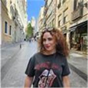 Profesora graduada en óptica y optometría, con mas de 6 años de experiencia. Imparto clases de matemáticas, física y química.