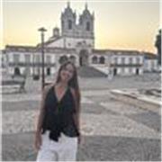 Estudiante universitaria graduada de bachillerato con honores y C1 alto en inglés para dar clase de primaria y secundaria.