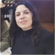 Licenciada en Derecho,  Máster en Formación del Profesorado para la enseñanza secundaria en la especialidad de Economía y Adminstr