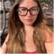 Hola, me llamo Jana i tengo 20 años estoy buscando familias para dar repaso assignaturas de primaria