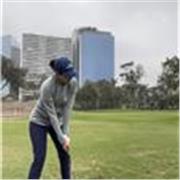 Aprende golf con una exjugadora NCAA: mejora tu técnica y disfruta cada golpe