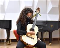 Profesora de guitarra clásica, iniciación musical