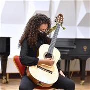 Profesora de guitarra clásica, iniciación musical