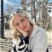 Profesora con mas de 3 años de experiencia completamente biligüe.