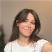 Soy, Zoé profesora nativa de francés. Tengo experiencias dando clase a todos los niveles tanto para niños como adultos !