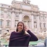 Con ganas de enseñar, expontanea, simpatica y alegre