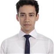 Profesor de Inlges imparte clases a niños y adultos de todas las edades