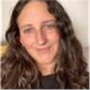 I am a native English speaker who can help students with grammar and conversation practice