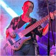 Bajista profesional con 10 años de experiencia en escenarios da clases a todos los niveles (Rock, Funk, Jazz, Armonía, Ritmo...)
