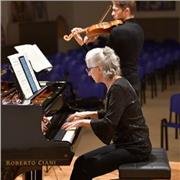 Insegnante laureata in pianoforte , qualificata insegnante e con molta esperienza impartisce lezioni di pianoforte e teoria musicale