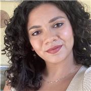 Dott.ssa in giurisprudenza e diplomata al liceo classico, impartisce lezioni di ripetizione in latino, greco, italiano e diritto