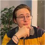 Ingeniero Informático joven que ofrece clases de soporte para niños y adultos en La Manga y Cartagena.