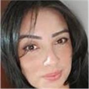 Profesora titulada con más de cinco años de experiencia 