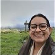 Profesora de Lectura apta para todas las edades.