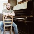 Musicista esperto offre lezioni private di pianoforte moderno