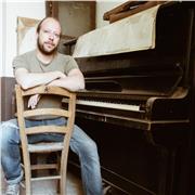 Musicista esperto offre lezioni private di pianoforte moderno
