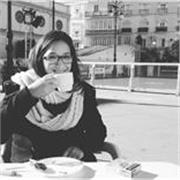 Profesora con experiencia para dar clases a niños y adolescentes.