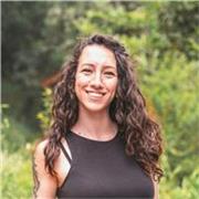 Offro lezioni personalizzate e momenti di studio su misura per ogni livello, con un approccio creativo e coinvolgente. 