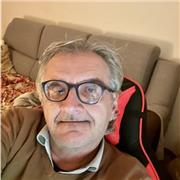 Laureato in scienze filosofiche con 110/110 cum laude