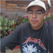 Docente especializado en el desarrollo de pensamiento crítico, habilidades de escritura y competencias digitales