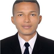 Profesor de matemáticas en apartado clases a niños primaria