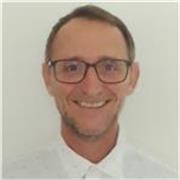 Native British English educator with 19 years of teaching experience