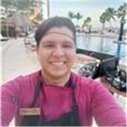 Chef impartiendo clases de cocina básica y media