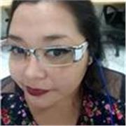 Maestra de Español ayuda en escritura ortográfica