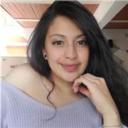 Profesora brinda clases de biologia a niños de 3-10 años