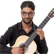 Insegnante di chitarra e teoria musicale per tutti i livelli. Lezioni personalizzate su tecnica, ritmo, armonia e improvvisazione,