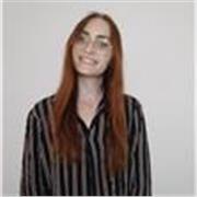 Studentessa magistrale di Fisica impartisce lezioni delle principali materie scientifiche