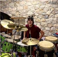 Estudiante del Superior de Musica en el Taller de Músics ESEM da clases percusion y bateria!