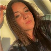 Soy una chica de 20 años que quiere ayudar a niños entre 6-16 años para que aprendan inglés