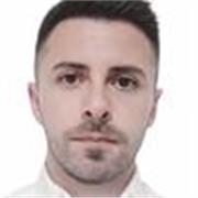 Técnico de automatización y robótica industrial da clases de programación de PLCs además de neumática y electricidad