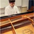 Soy álvaro vidal crespo, pianista y profesor de música de pontevedra, con 23 años. graduado en el conservatorio superior de vigo