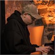 Studente del Conservatorio V. Bellini di Catania offre lezioni di pianoforte jazz (fondamenta e basi) nel suo studio